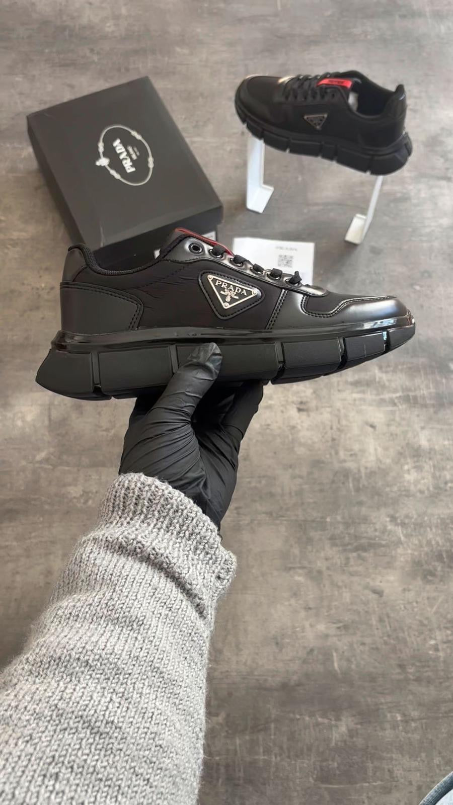 PRADA SİYAH AYAKKABI